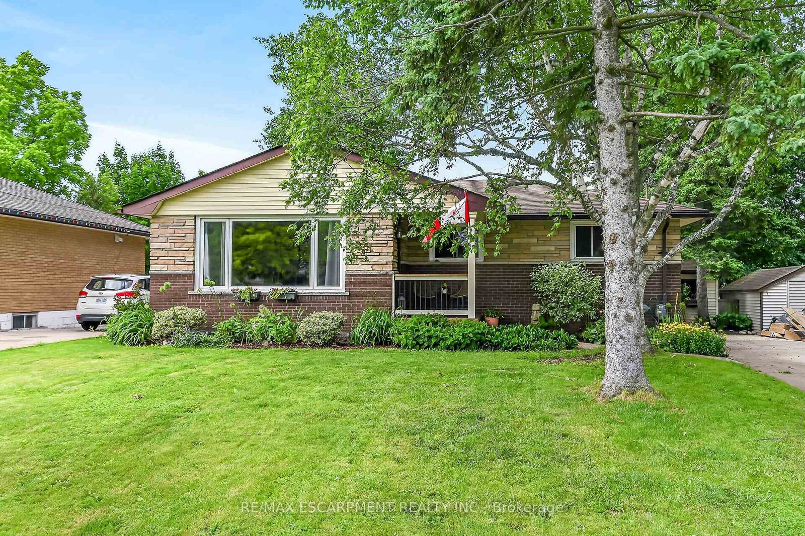 Property Photo:  251 Mackenzie Crescent  ON N3W 1A7 