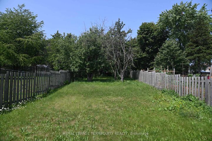 Property Photo: 22 White Heather Boulevard ON M1V 2P8
