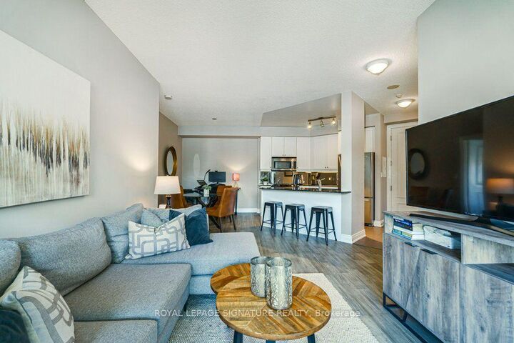 Property Photo:  20 Bloorview Place 316  ON M2J 0A6 