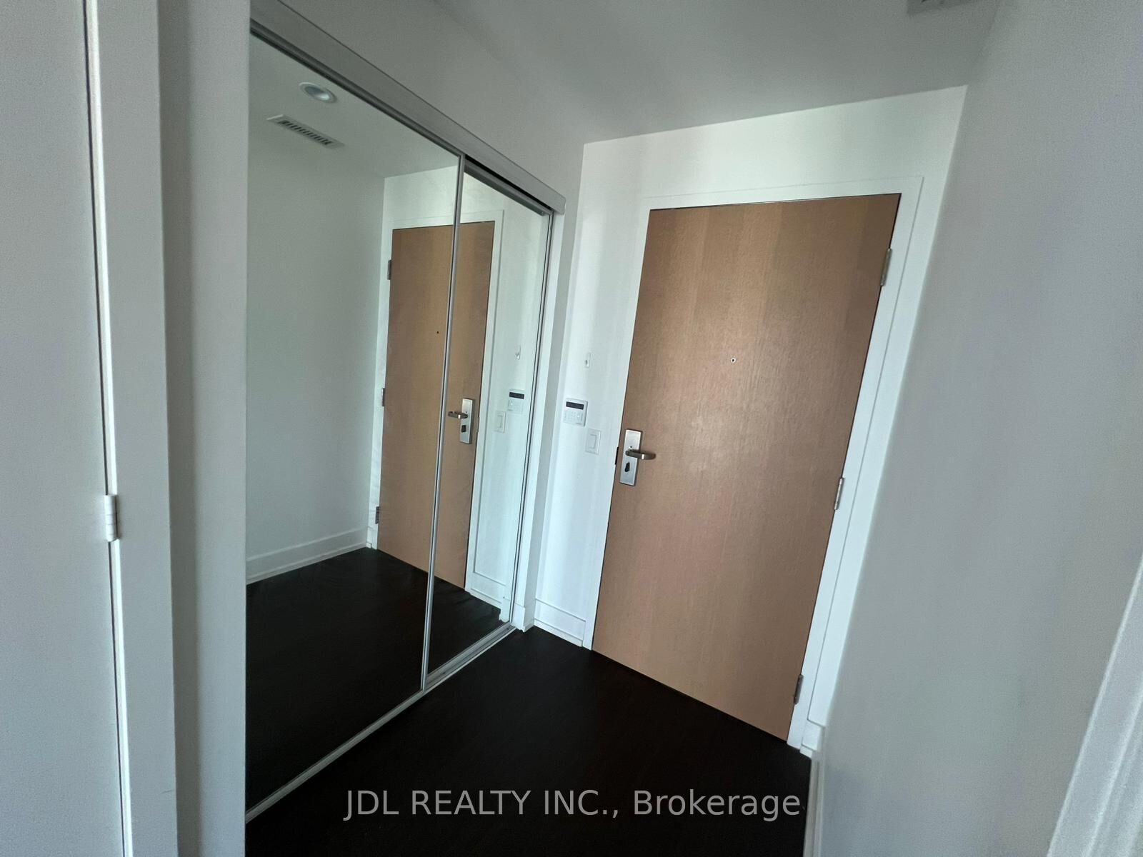Property Photo: 7 Grenville Street 5008 ON M4Y 0E9