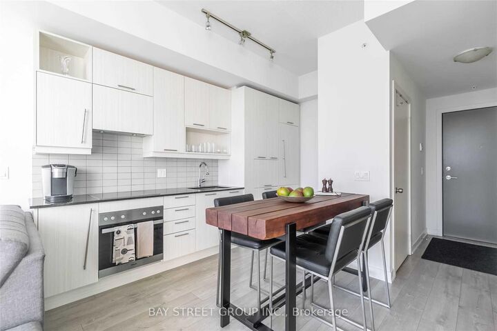 30 Nelson Street 1603 — photo 1