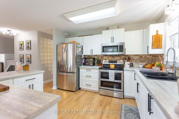 Property Photo:  8399 Rowan Drive  ON K0A 2P0 