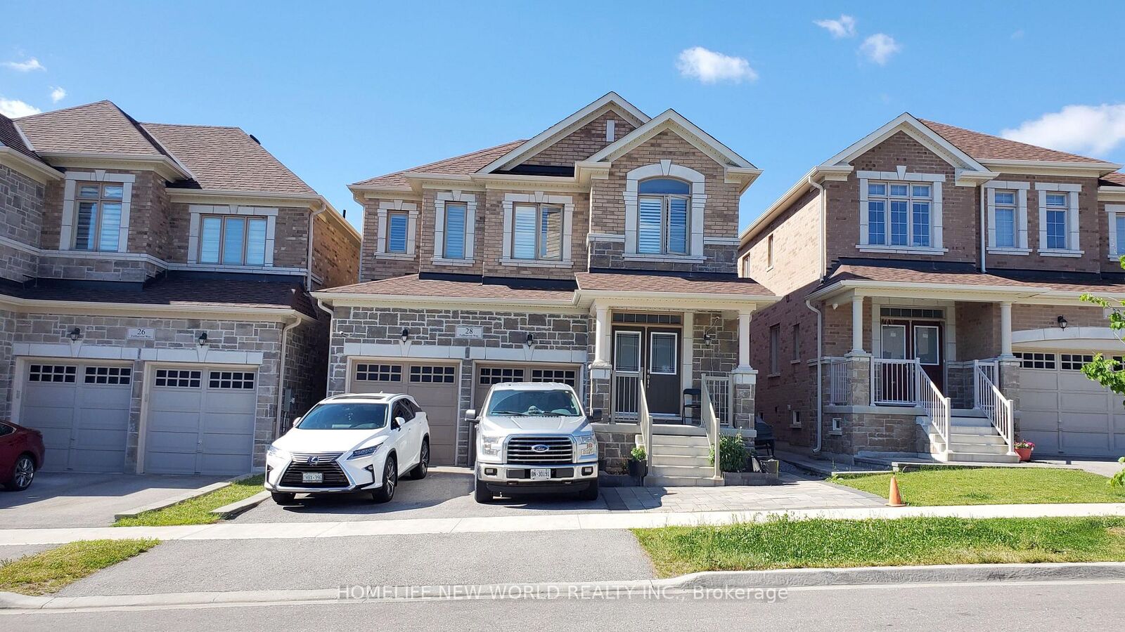 Property Photo: 28 Fallharvest Way ON L4A 4V8