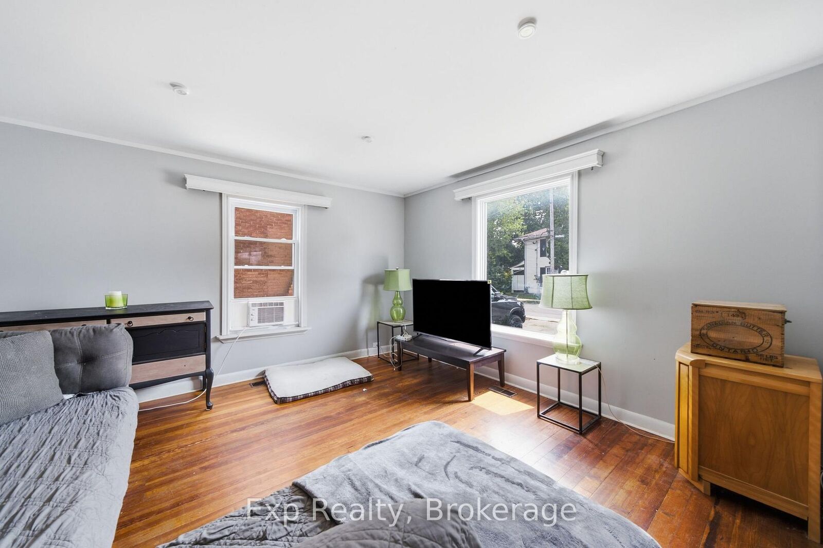 Property Photo: 18 Charlotte Street ON K8P 1E2