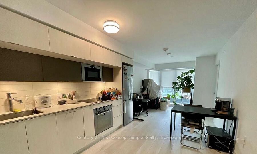 Property Photo: 585 Bloor Street 1121 ON M4W 0B3