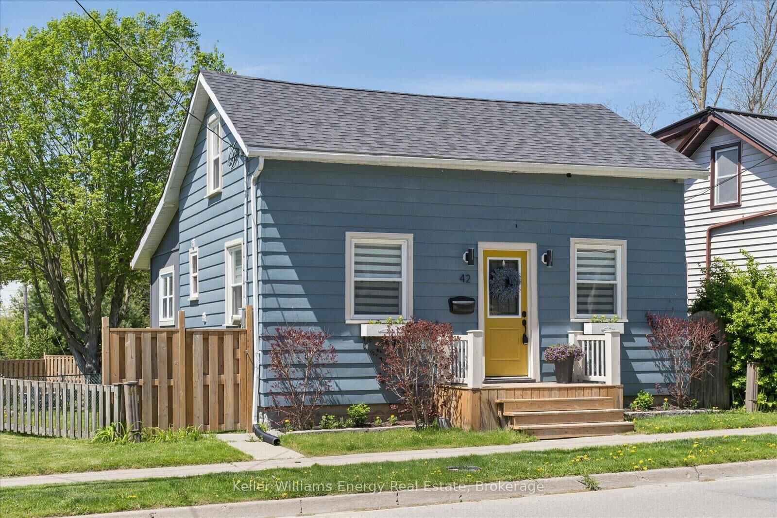 Property Photo: 42 Hope Street N ON L1A 2N5