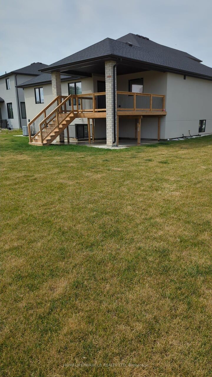 Property Photo: 41 Kingsbridge Drive ON N9V 4A4