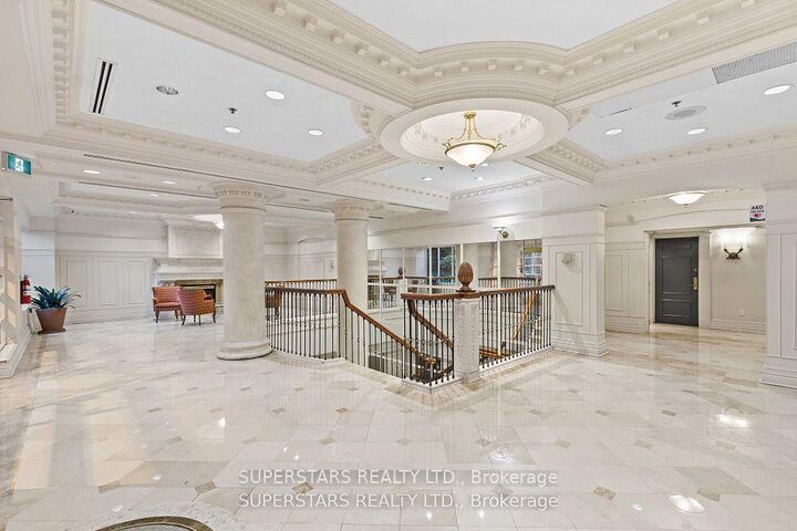 Property Photo: 18 Sommerset Way 1111 ON M2N 6X5