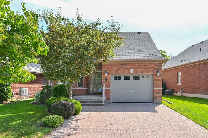 Property Photo: 83 Bella Vista Trail ON L9R 2E2