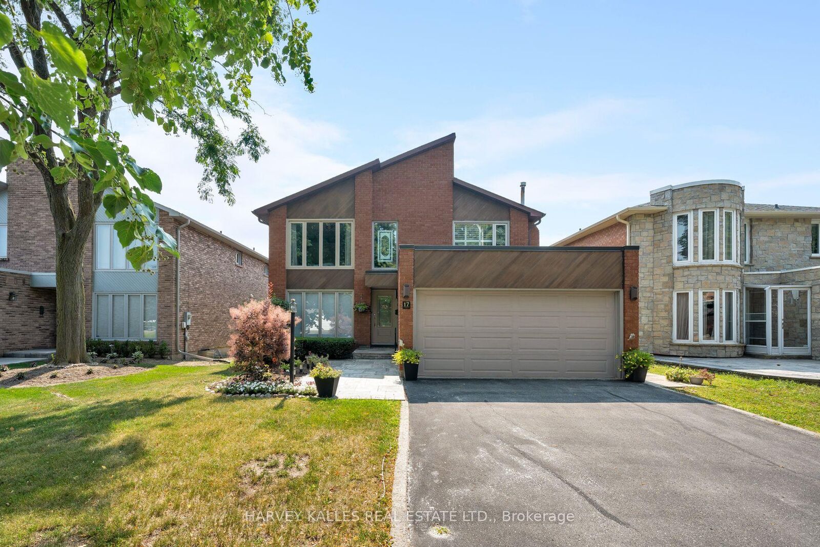 Property Photo: 17 Peterborough Avenue ON L3T 7B7