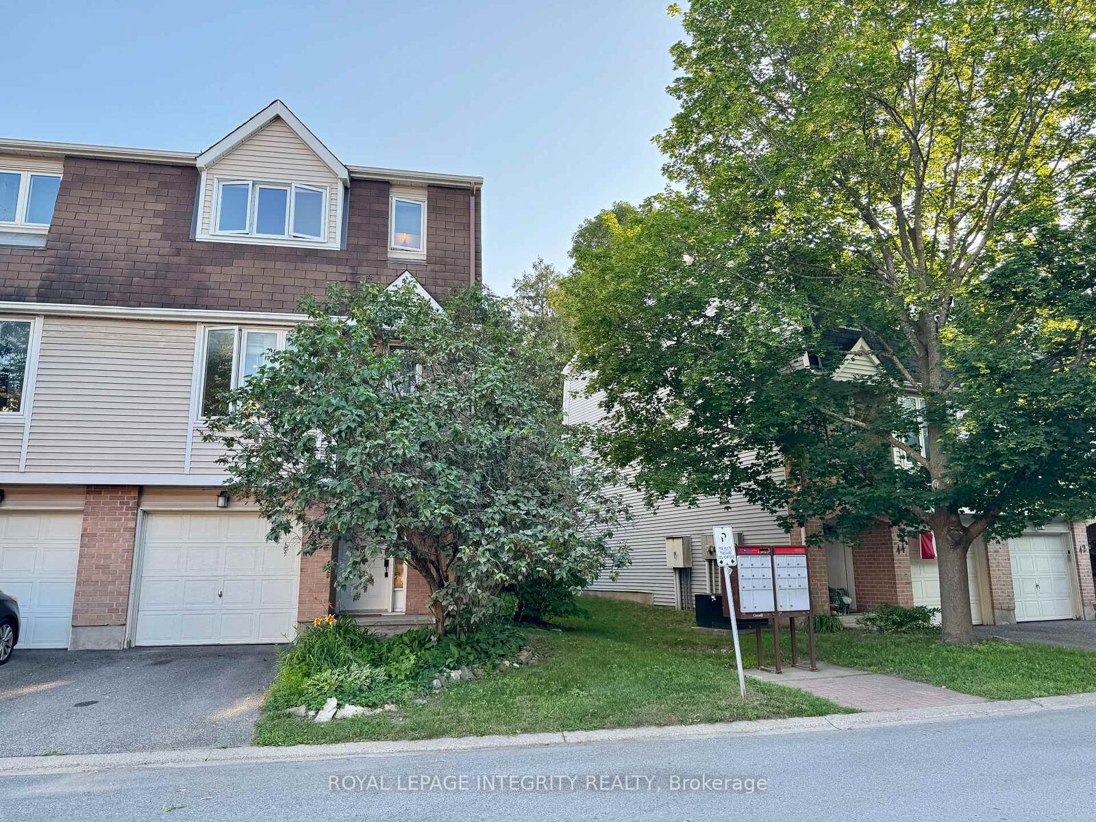 Property Photo:  46 Lightfoot Place  ON K2L 3M2 