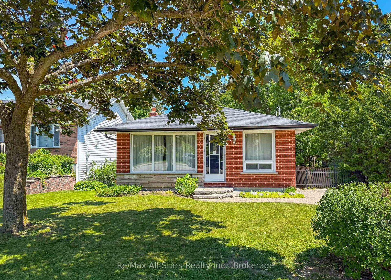 Property Photo: 133 Rosa Street ON L9L 1L4