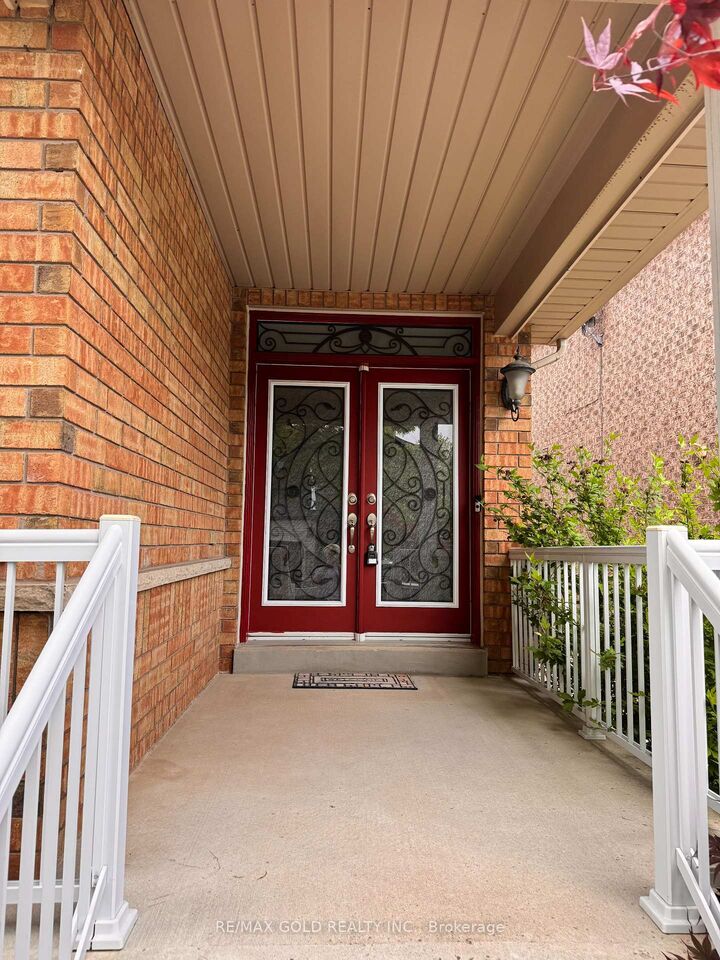 Property Photo: 6 Nina Place ON L7A 2E4