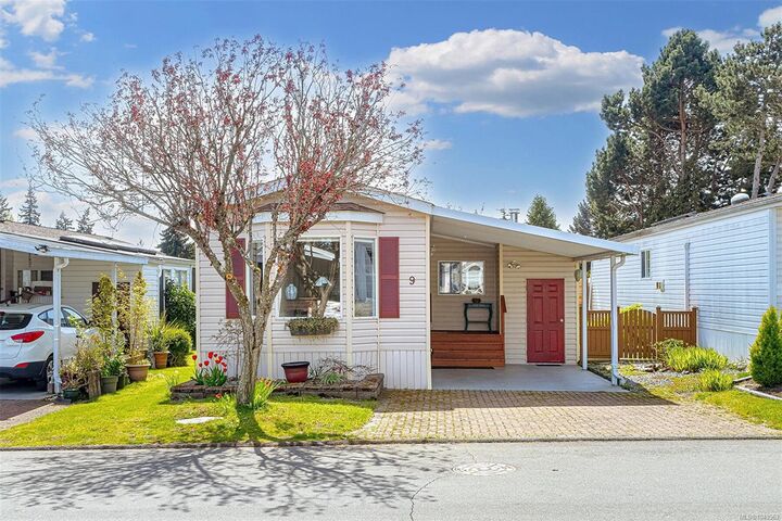 Property Photo:  7583 Central Saanich Rd #9  BC V8M 2B6 