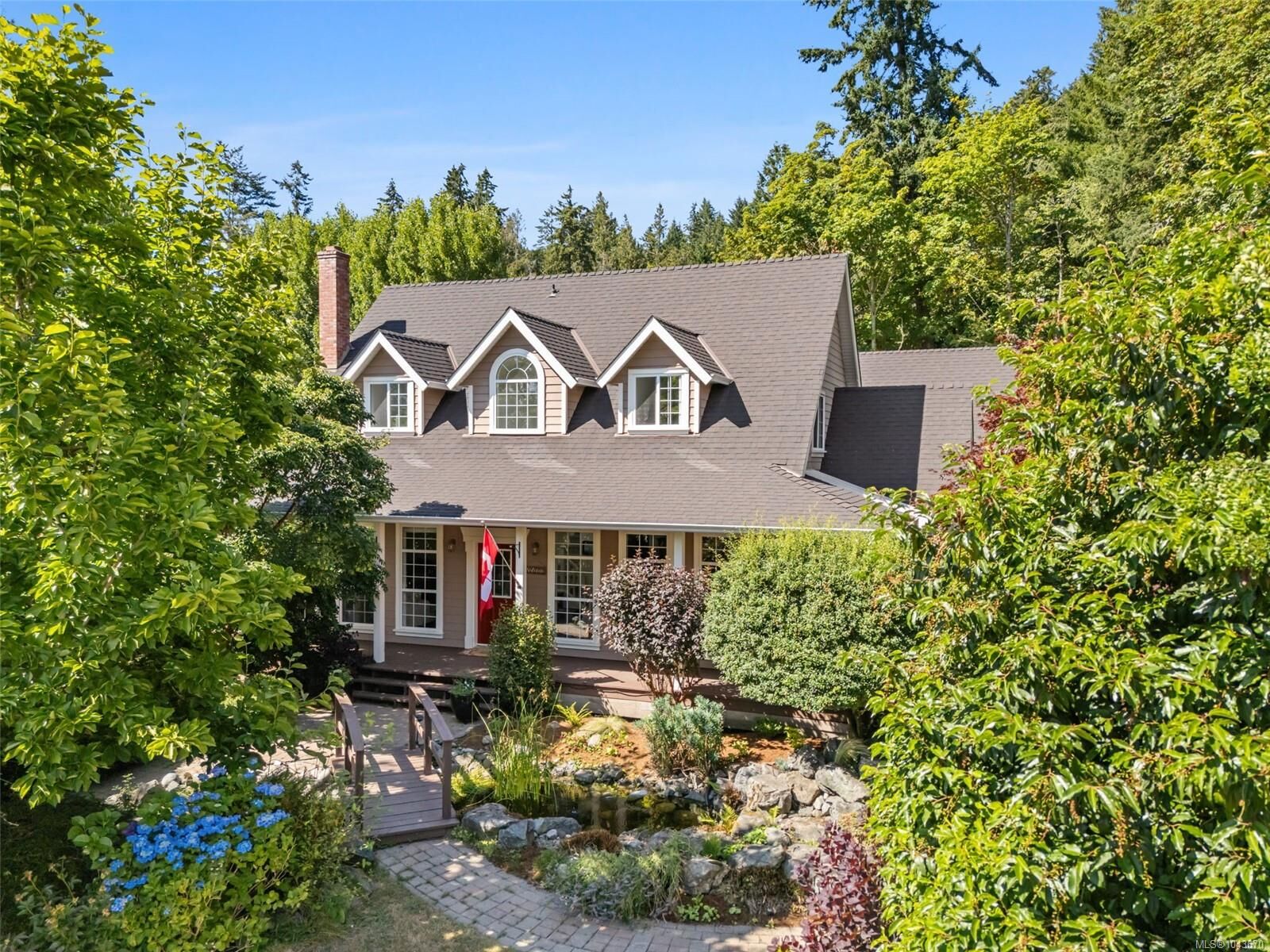 Property Photo: 1130 Tatlow Rd BC V8L 5P3