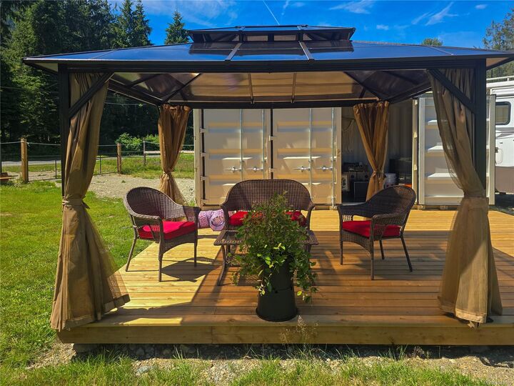 Property Photo: 754 Sayward Rd BC V0P 1R0