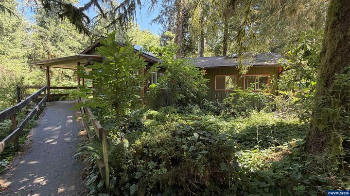 Property Photo: 1799 N Doris Ln OR 97368