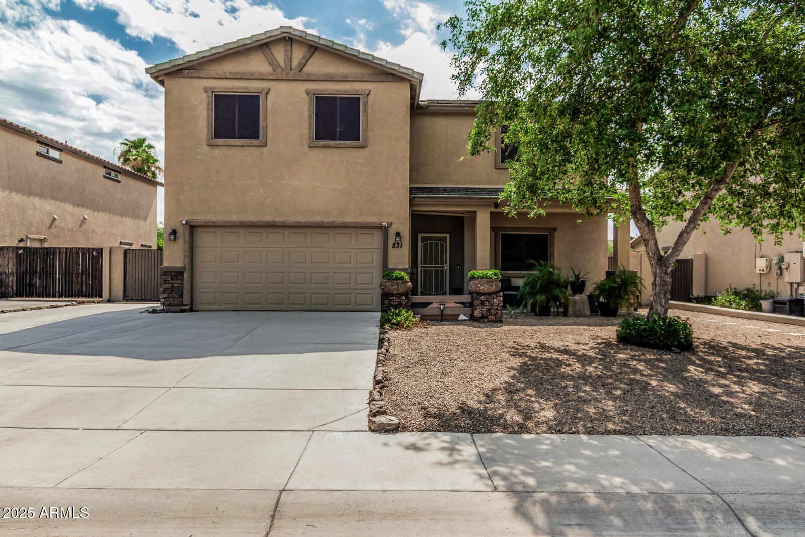 Property Photo:  831 S Buena Vista Drive  AZ 85120 