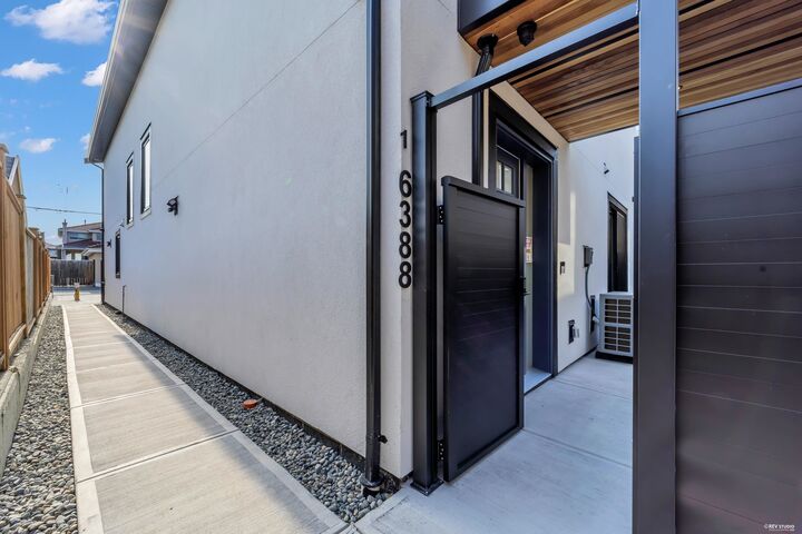 Property Photo: 6388 Argyle Street 1 BC V5P 3K3