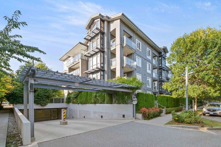 Property Photo: 550 Seaborne Place 407 BC V3B 0L3