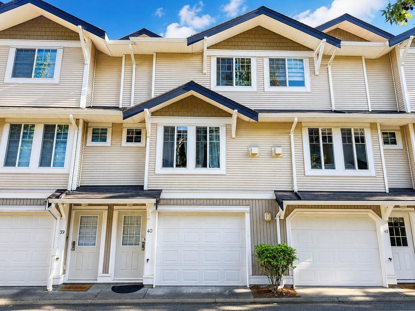 Property Photo: 6533 121 Street 40 BC V3W 1M5