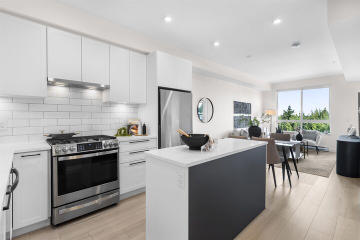 Property Photo: 32174 George Ferguson Way 610 BC V2T 0L3