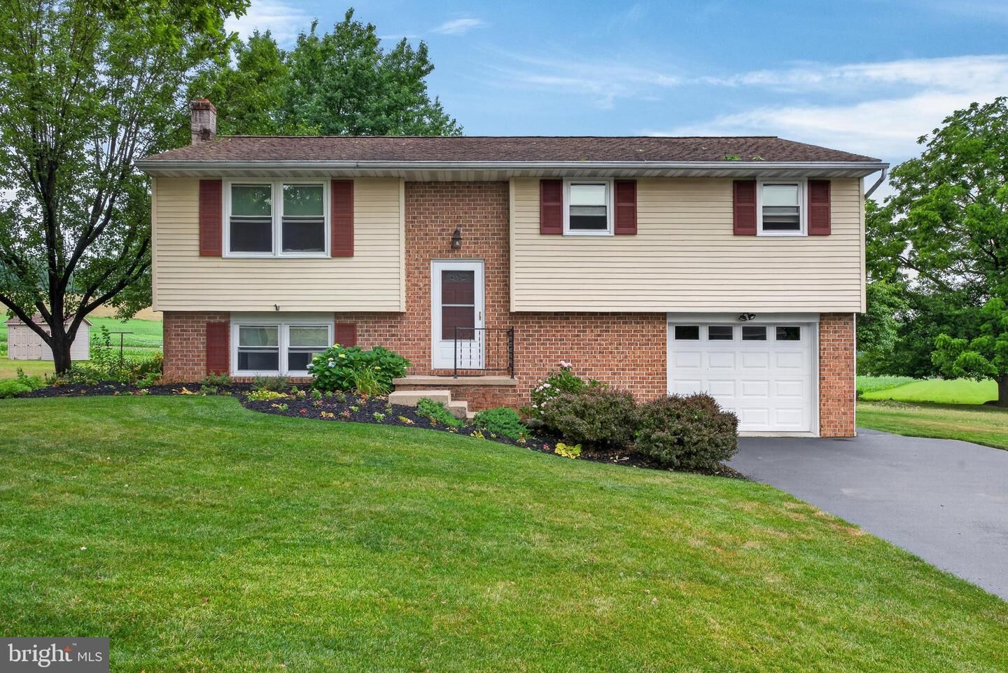 Property Photo: 139 Brian Drive PA 17522