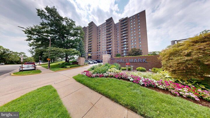 Property Photo: 200 N Pickett Street 207 VA 22304