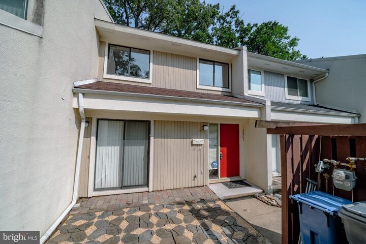 Property Photo: 2205 Southgate Square SE 2205 VA 20191