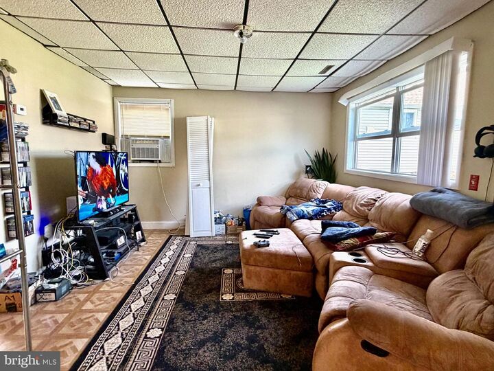 Property Photo:  