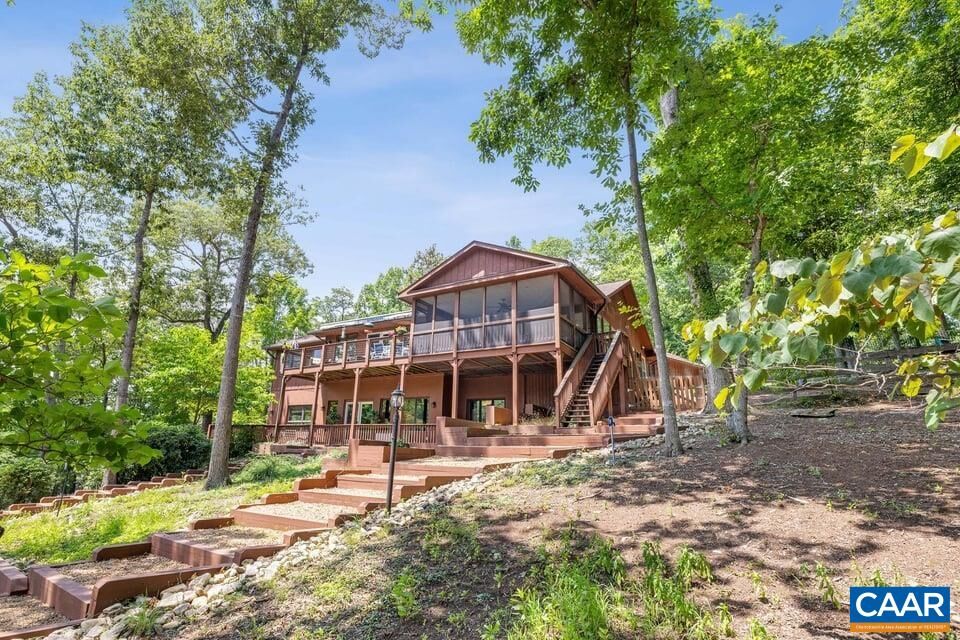 Property Photo: 21 Clark Ct VA 22963