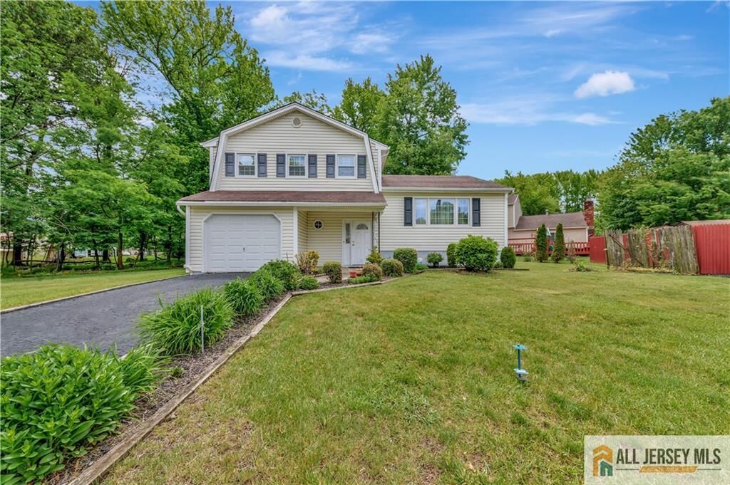 Property Photo: 6 Sherry Court NJ 08820