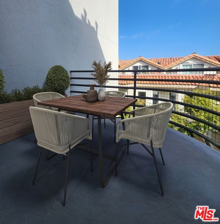 Property Photo: 832 3rd St CA 90403