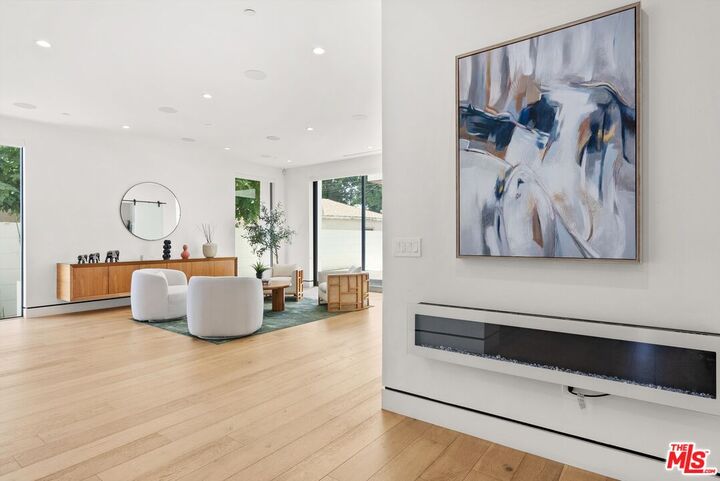 Property Photo:  2319 Penmar Ave  CA 90291 