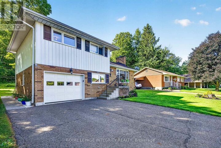 Property Photo:  241 Wade Avenue  ON K7V 2N5 