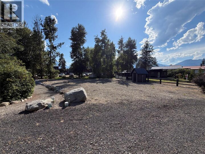 260 Laguna Crescent — photo 1