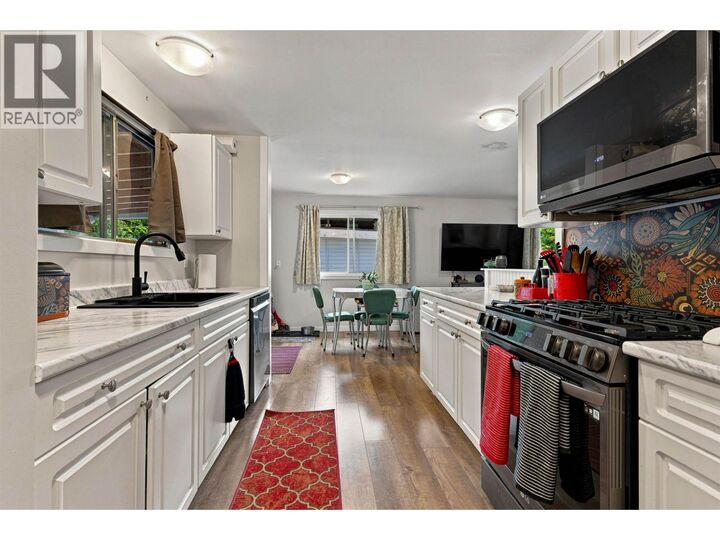 Property Photo:  2945 Thornhill Street  BC V8G 5A1 