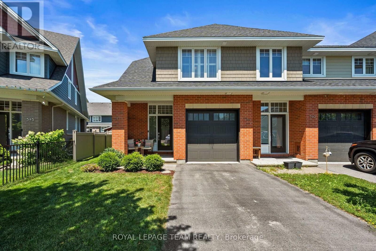 Property Photo: 547 Kilspindie Ridge ON K2J 6A2