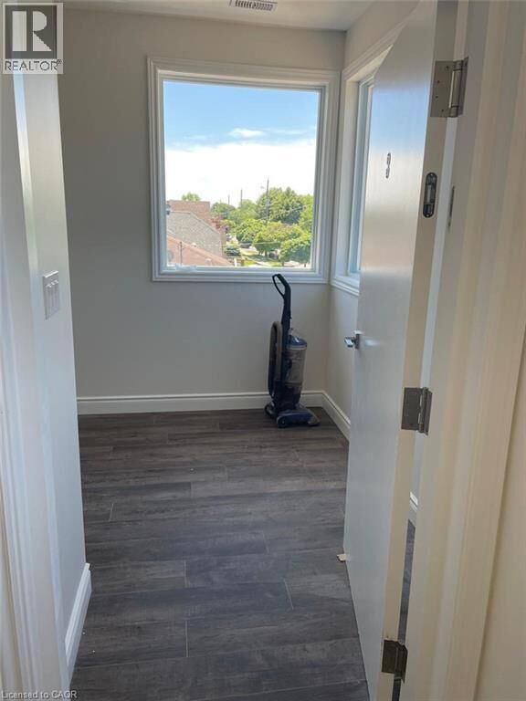 Property Photo:  35 Fifth Avenue 3  ON N2C 1P5 