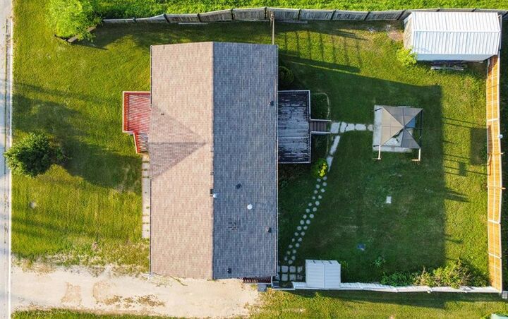 Property Photo: 701 Willow Bay MB R1N 3M7