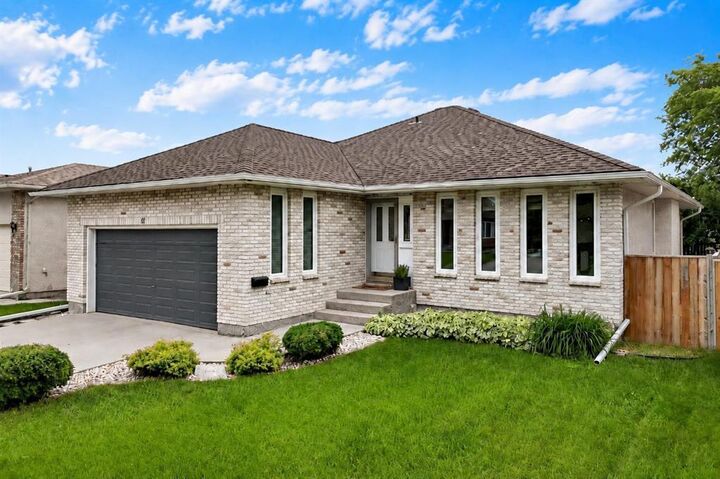 Property Photo: 87 Dowhan Crescent MB R2K 4J5