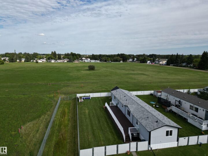 Property Photo: 41- 5220 44 Avenue AB T0C 0V0