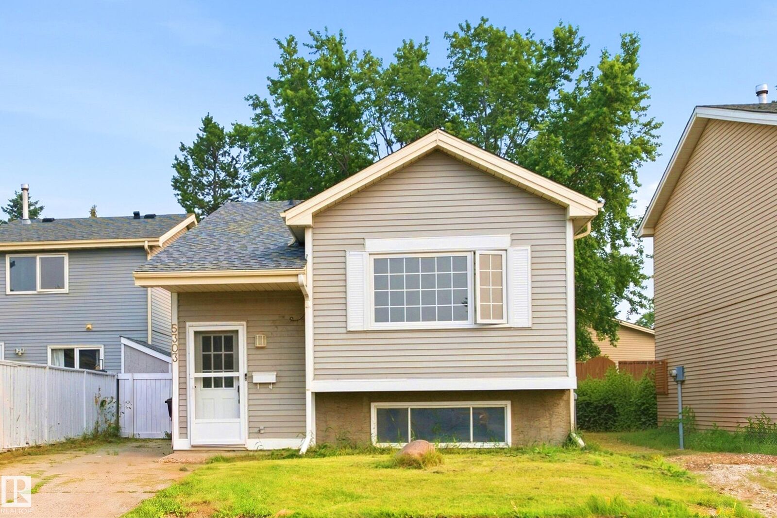 Property Photo:  5303 21 Avenue NW  AB T6L 5G5 