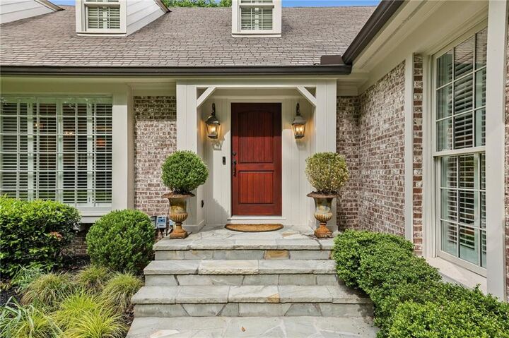 Property Photo: 5240 Kenbrook Way GA 30327