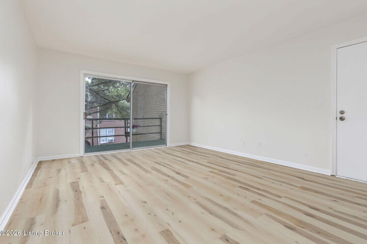 Property Photo:  2505 Brownsboro Rd Apt B5  KY 40206 