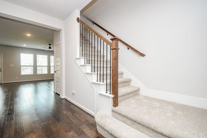 Property Photo: 7702 Kenora Way TX 77407