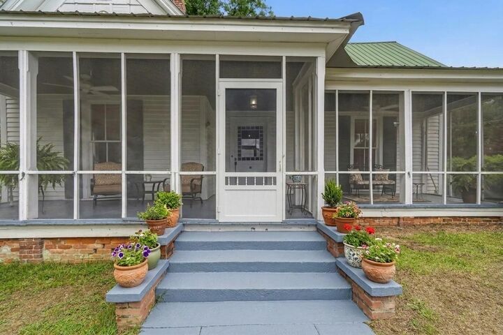 Property Photo: 4460 S Highway 15 GA 30642-0000