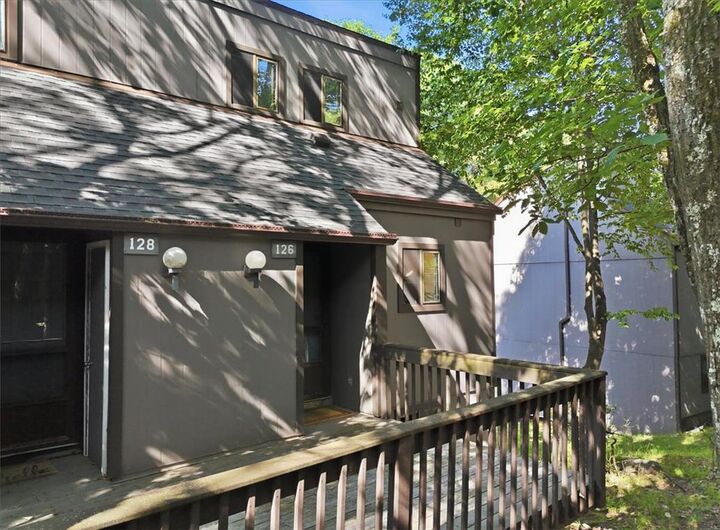Property Photo: 126 Cross Country Lane PA 18372
