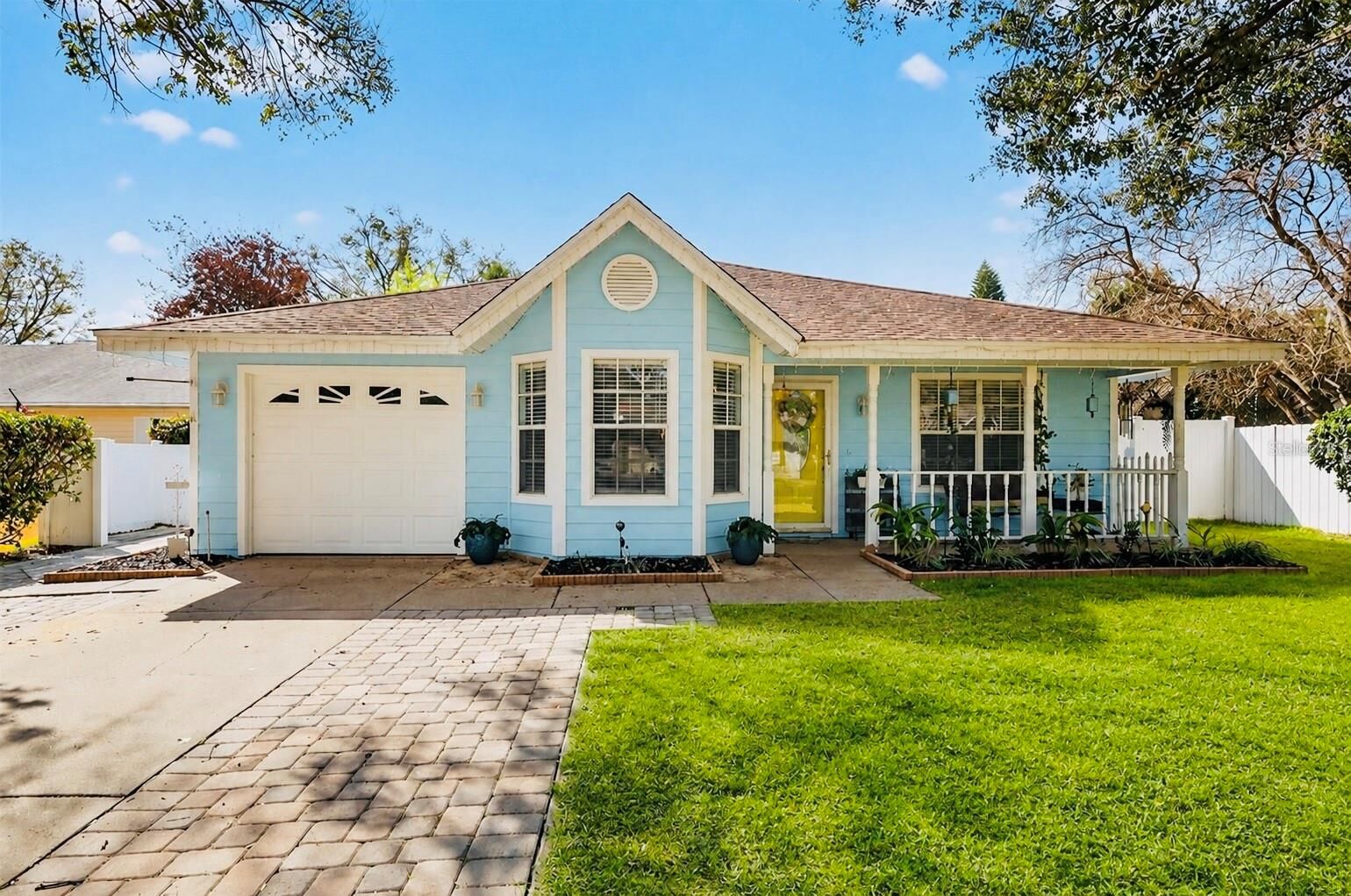 Property Photo: 1580 Dorset Drive FL 32757