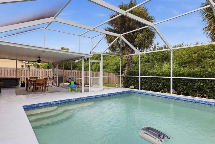 Property Photo: 306 111th Street E FL 34212